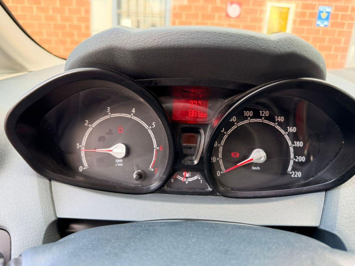 Ford Fiesta 1.2 60CV 5 porte Titanium (11)