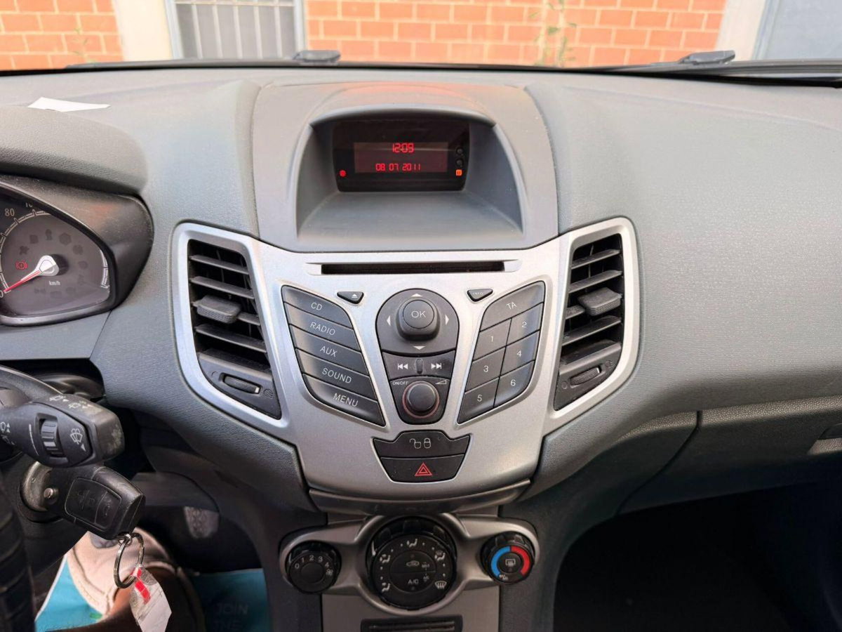 Ford Fiesta 1.2 60CV 5 porte Titanium (12)