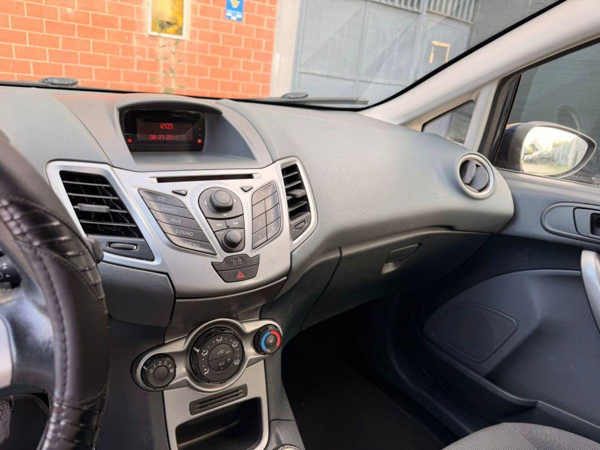Ford Fiesta 1.2 60CV 5 porte Titanium (15)