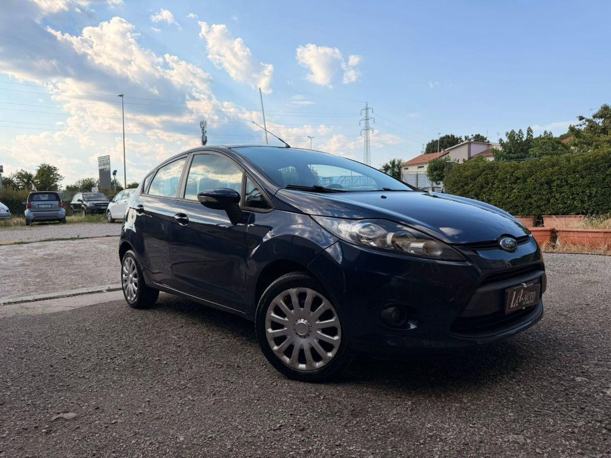 Ford Fiesta 1.2 60CV 5 porte Titanium (2)