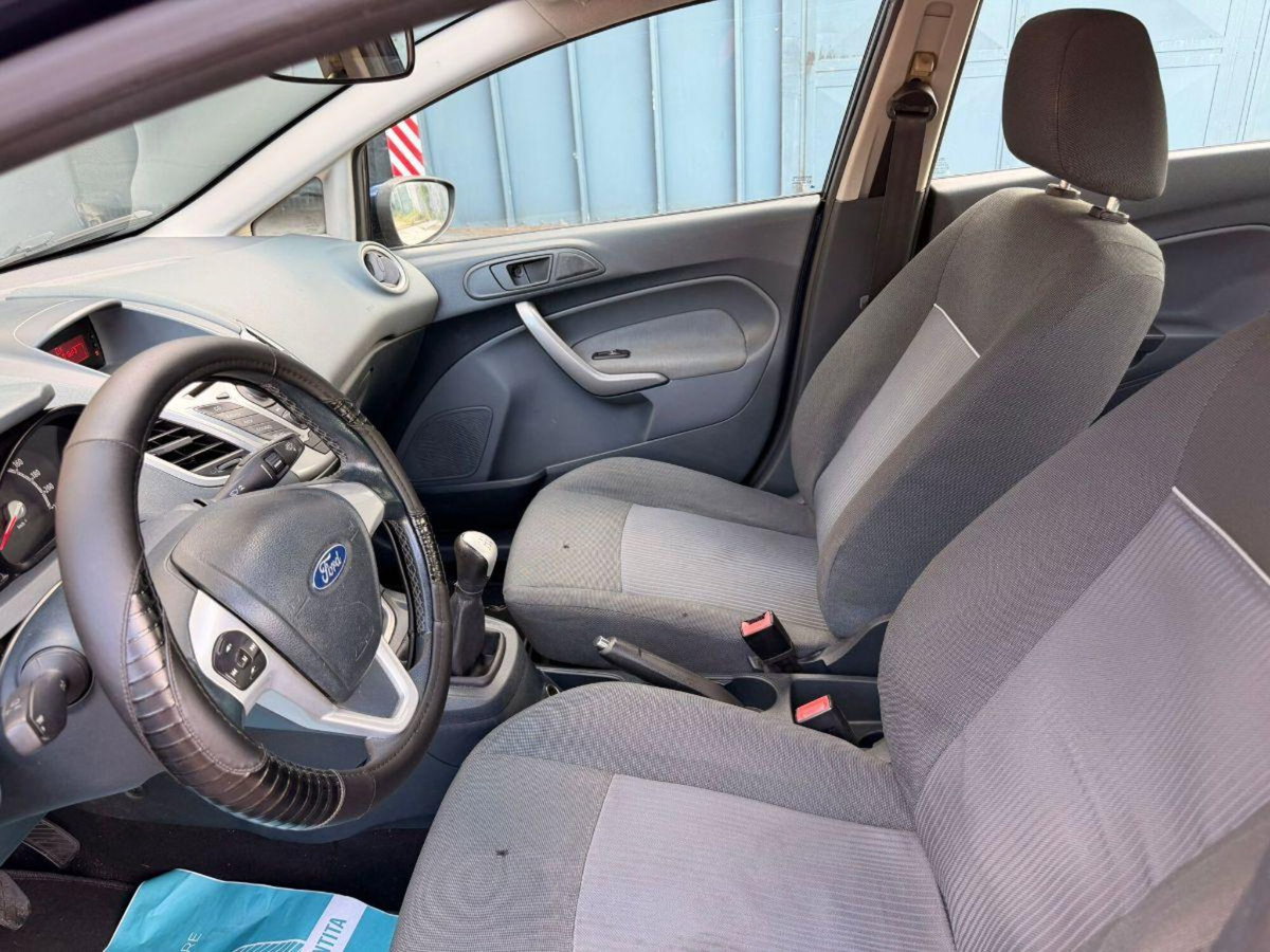 Ford Fiesta 1.2 60CV 5 porte Titanium (8)