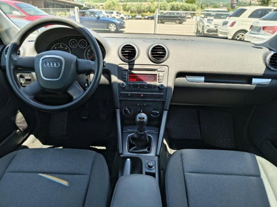 Audi A3 1.6 TDI 90 CV CR F.AP. Ambiente (9)