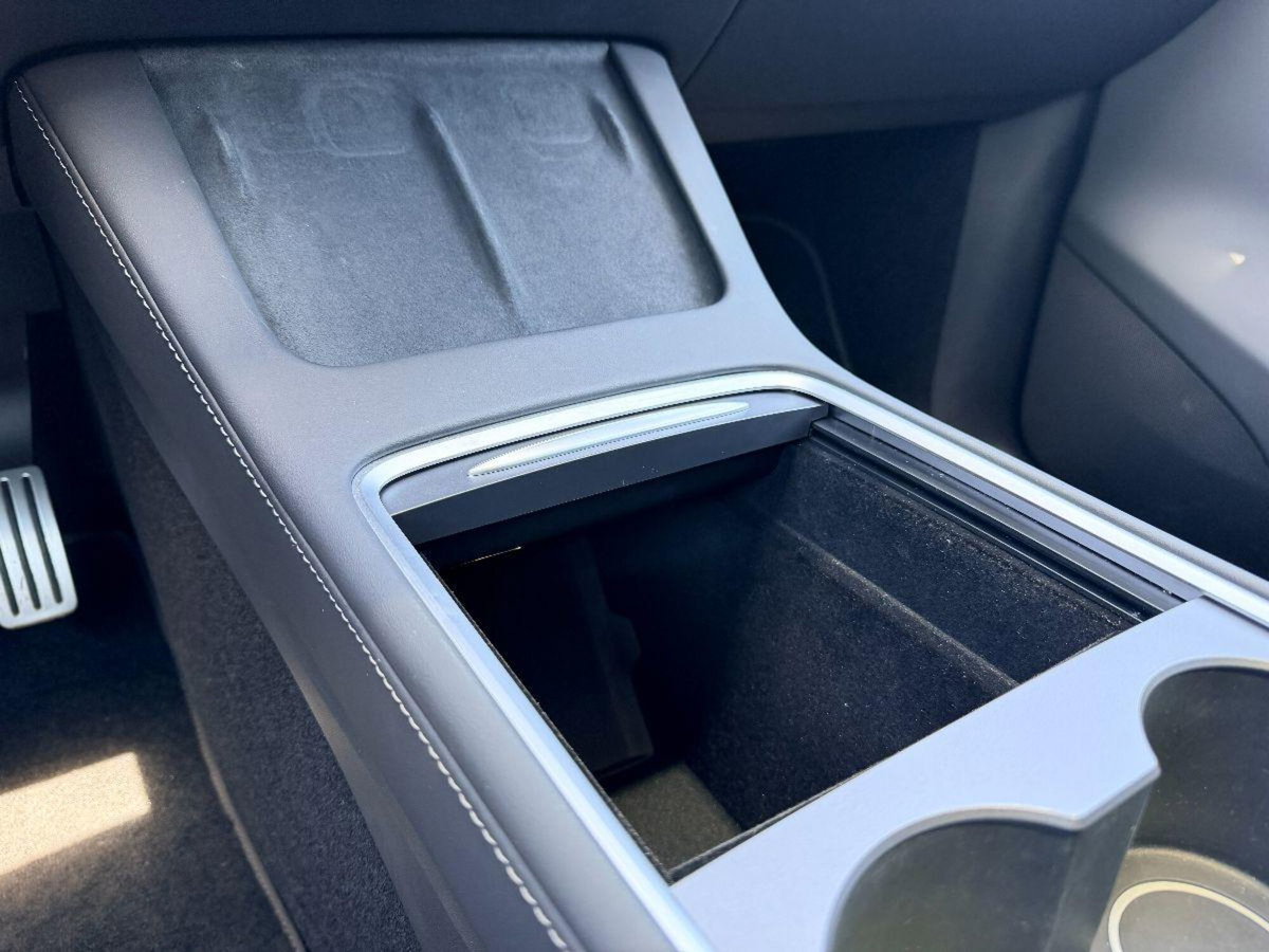 Tesla Model Y Performance Dual Motor awd (12)