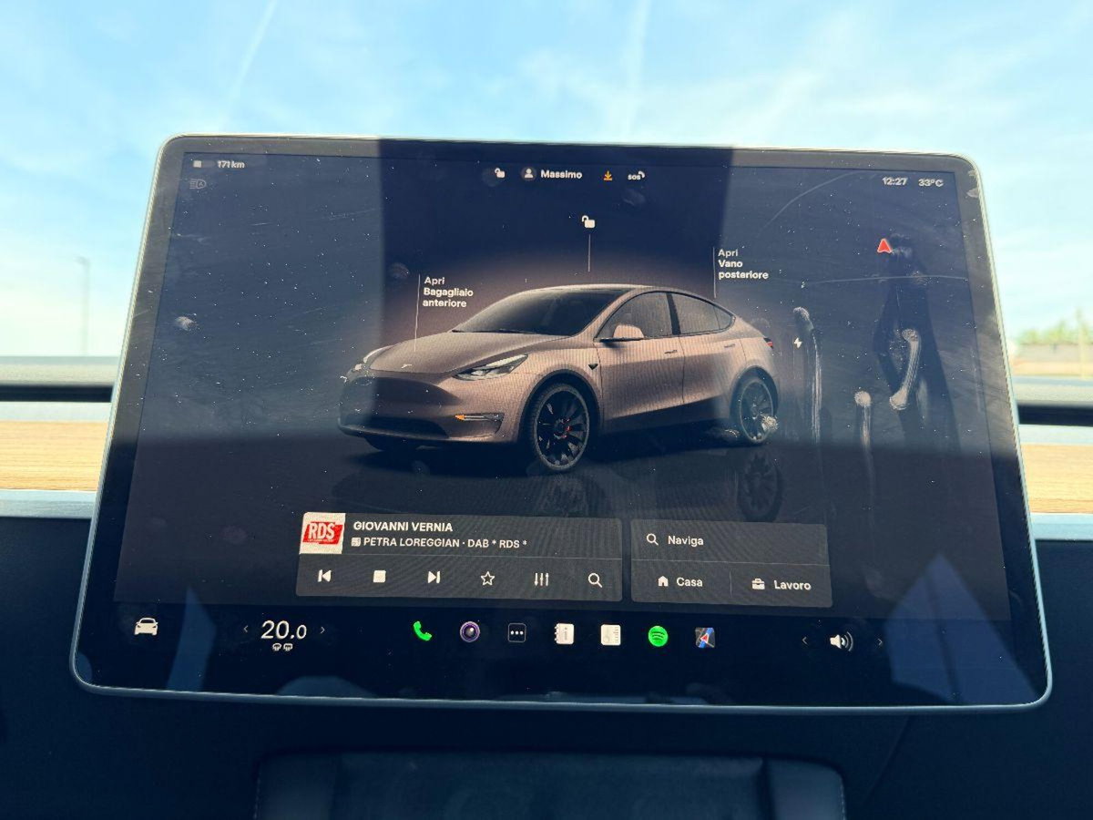 Tesla Model Y Performance Dual Motor awd (14)