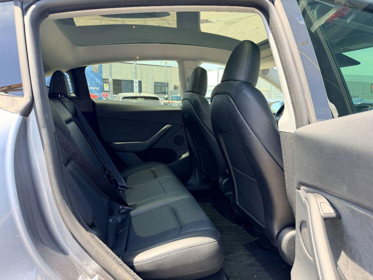Tesla Model Y Performance Dual Motor awd (6)