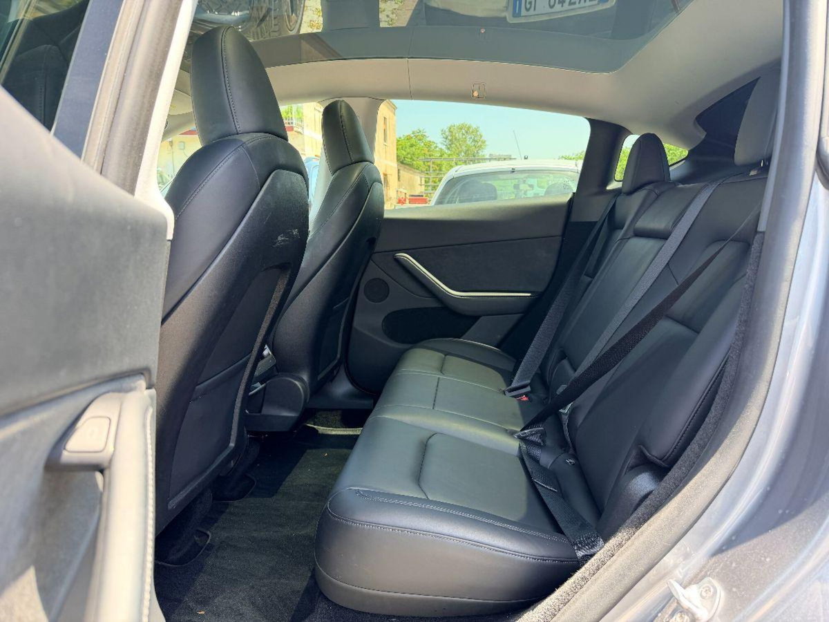 Tesla Model Y Performance Dual Motor awd (7)