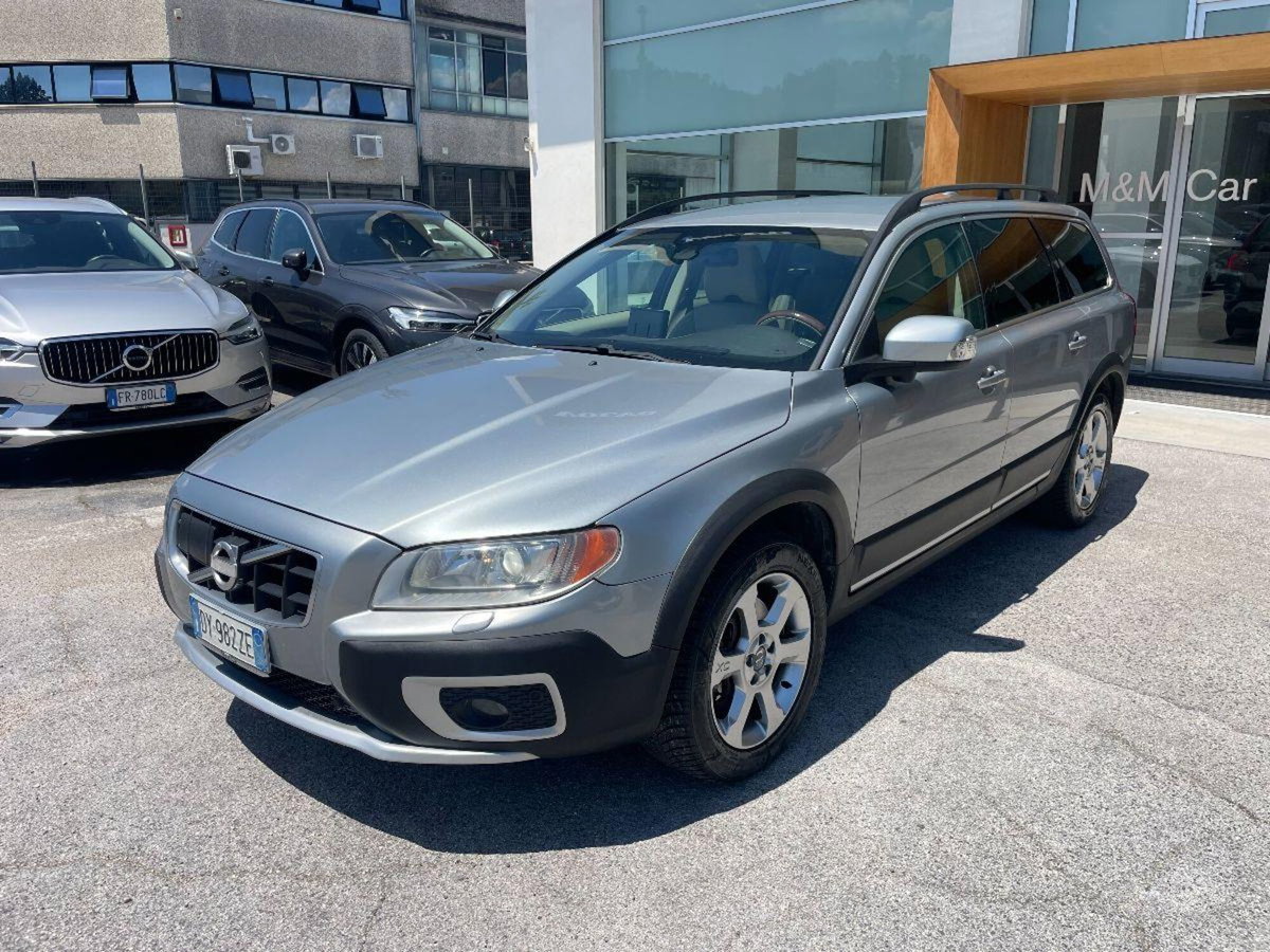 Volvo XC70 D5 205CV AWD Geartronic Summum (2)