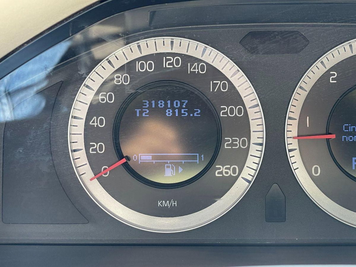 Volvo XC70 D5 205CV AWD Geartronic Summum (19)