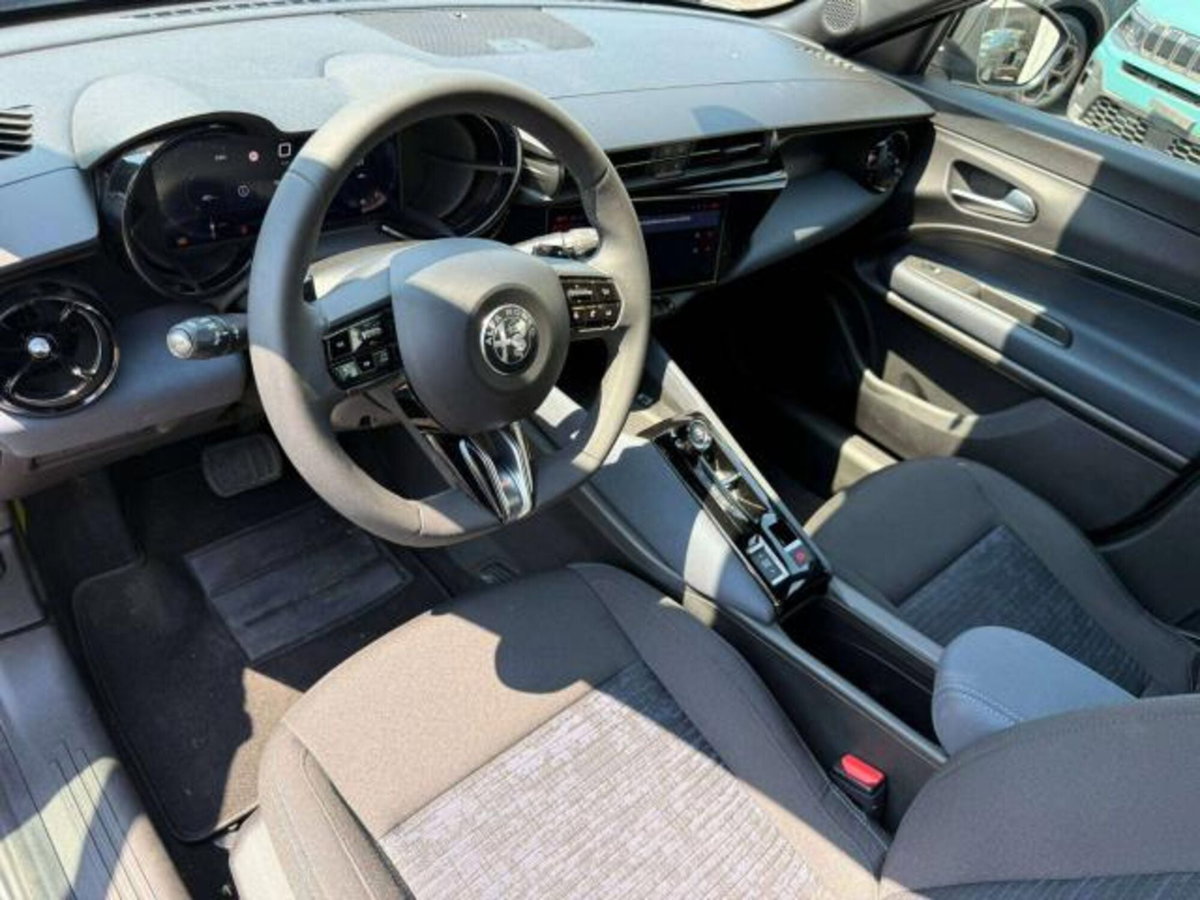 Alfa Romeo Junior 1.2 ibrida 145cv edct6 (6)