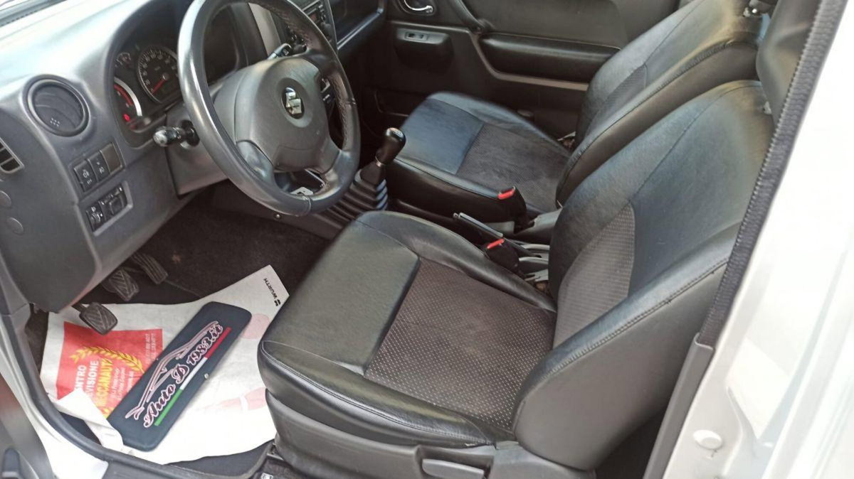 Suzuki Jimny 1.5 DDiS cat 4WD JLX Più (7)