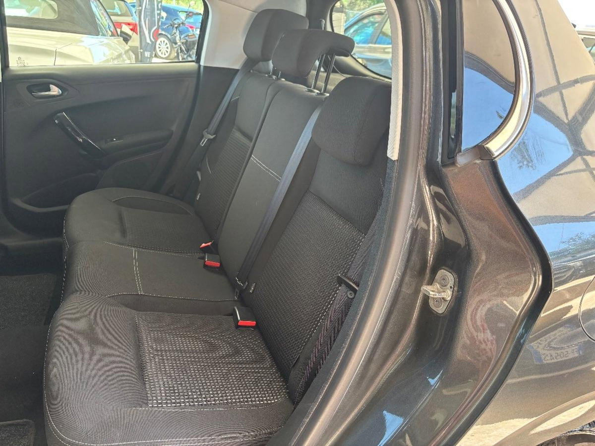 Peugeot 208 VTi 82 CV 5 porte Allure (8)