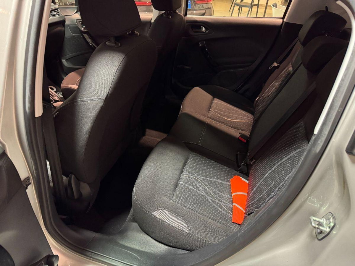 Peugeot 208 75 5 porte Active (8)