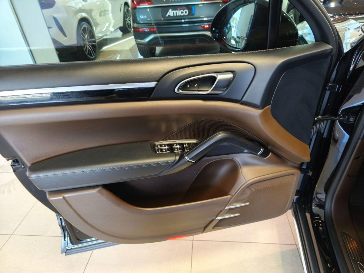 Porsche Cayenne 3.0 Diesel Platinum Edition (11)
