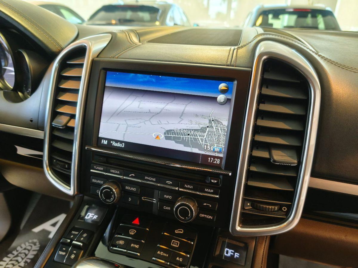 Porsche Cayenne 3.0 Diesel Platinum Edition (14)
