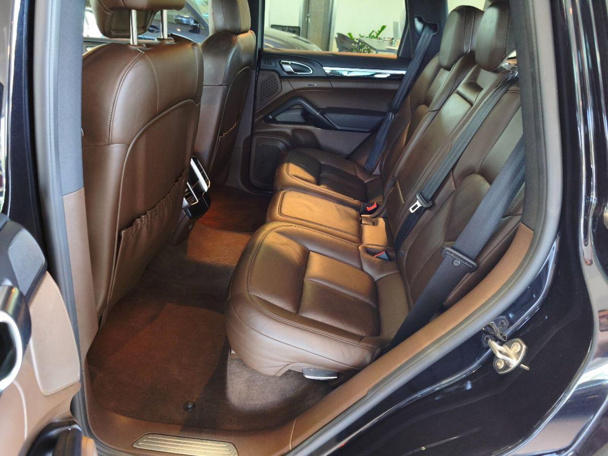 Porsche Cayenne 3.0 Diesel Platinum Edition (15)