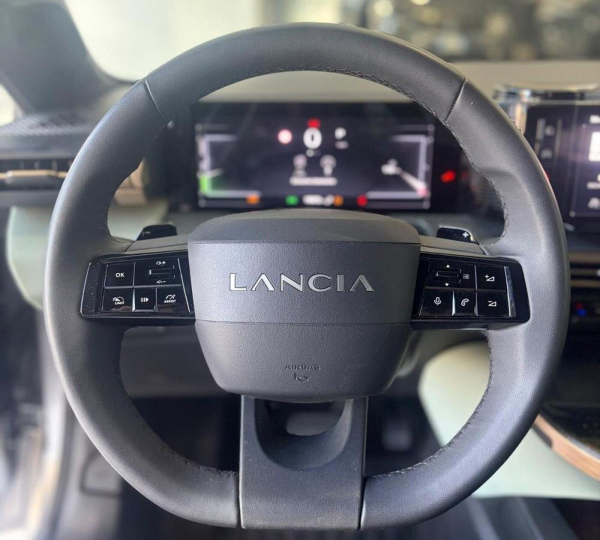 Lancia Ypsilon 1.2 mhev Edizione Cassina e-dct (12)