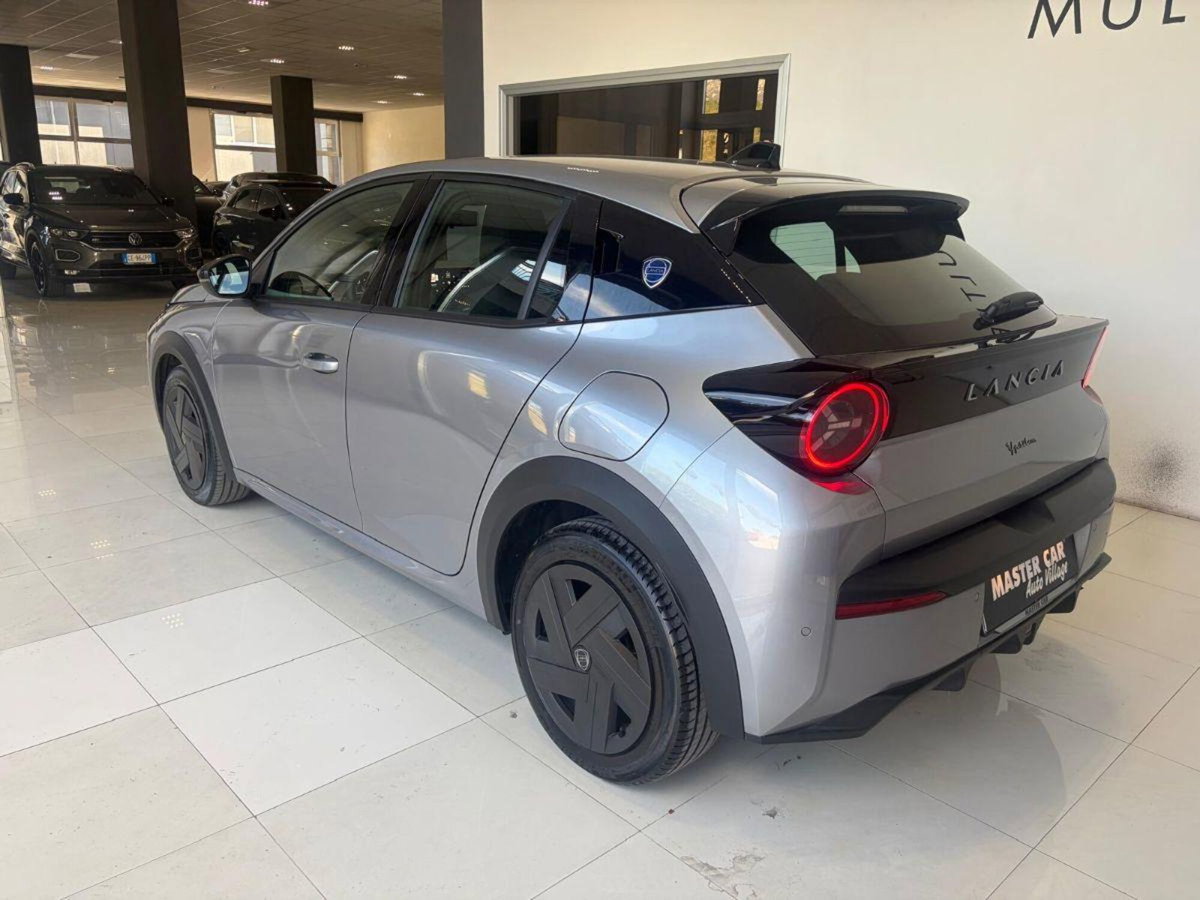 Lancia Ypsilon 1.2 mhev Edizione Cassina e-dct (2)