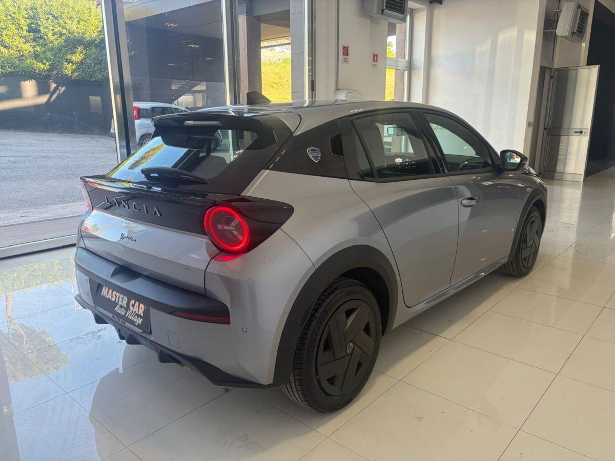 Lancia Ypsilon 1.2 mhev Edizione Cassina e-dct (4)