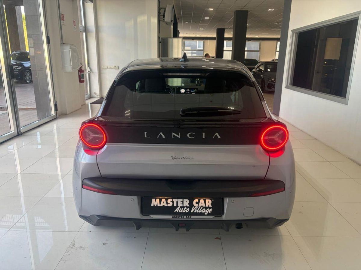 Lancia Ypsilon 1.2 mhev Edizione Cassina e-dct (6)