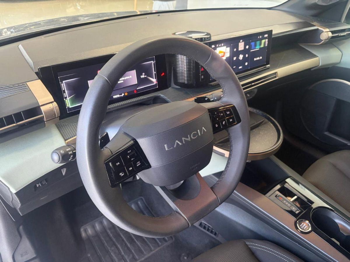 Lancia Ypsilon 1.2 mhev Edizione Cassina e-dct (9)