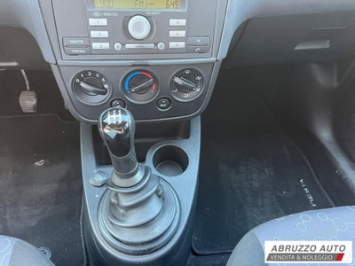 Ford Fiesta 1.2 60CV 3 porte Titanium (12)