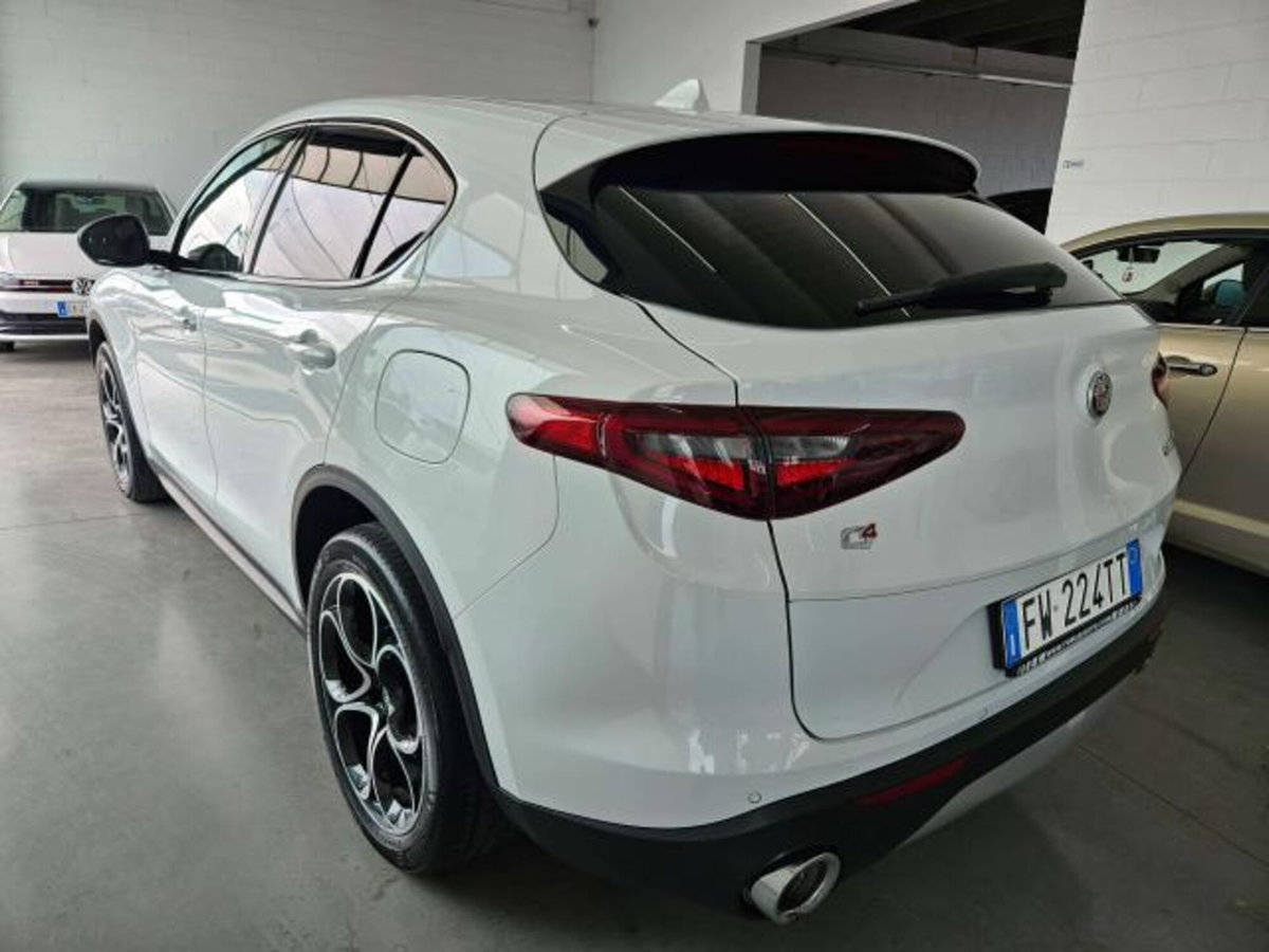 Alfa Romeo Stelvio 2.2 t Veloce Q4 210cv auto (4)