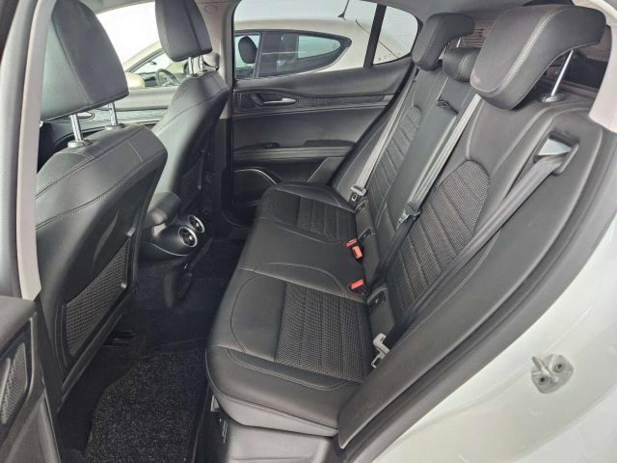 Alfa Romeo Stelvio 2.2 t Veloce Q4 210cv auto (9)