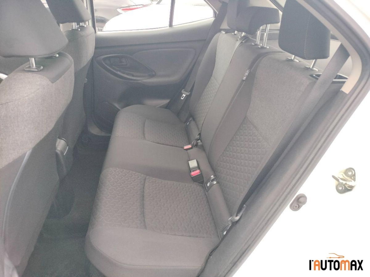 Toyota Yaris Cross 1.5h GR Sport Black Sky fwd 116cv e-cvt (14)