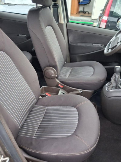 Lancia Musa 1.3 Mjt 16V 95 CV DPF Platino (12)