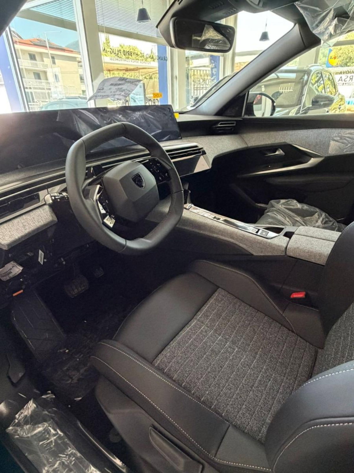 Peugeot 3008 1.2 hybrid GT 145cv e-dcs6 (3)