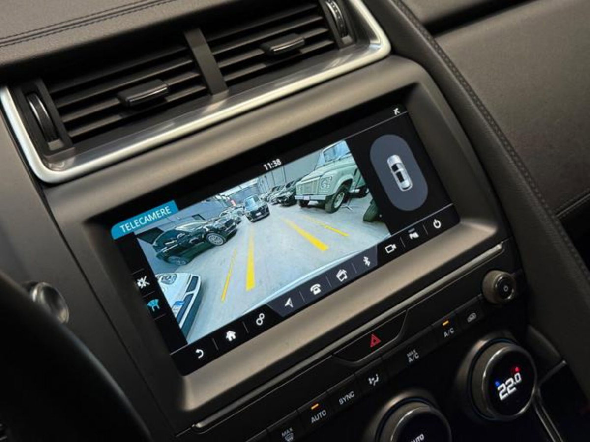 Jaguar E-Pace 2.0D 180 CV AWD aut. R-Dynamic (16)