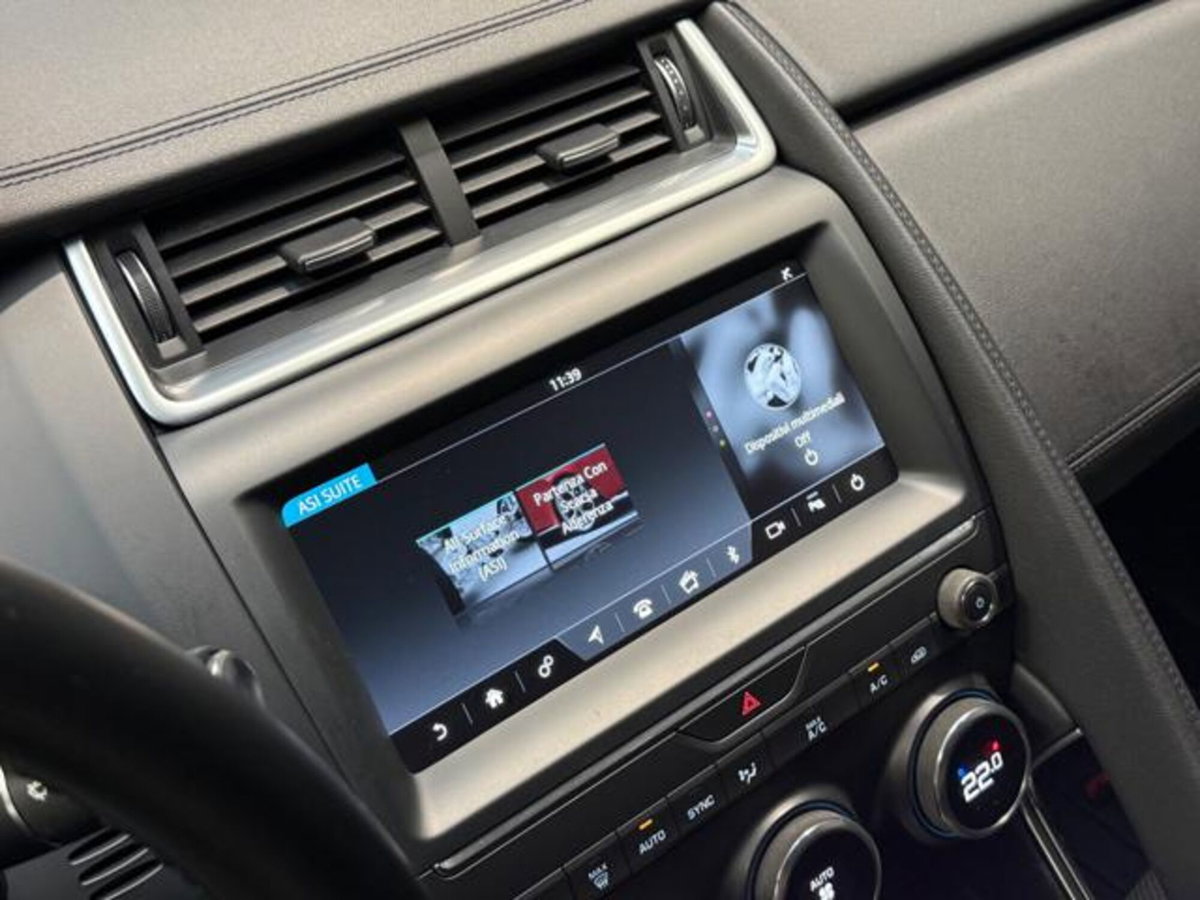 Jaguar E-Pace 2.0D 180 CV AWD aut. R-Dynamic (17)