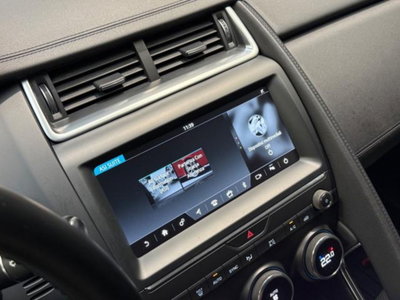 Jaguar E-Pace 2.0D 180 CV AWD aut. R-Dynamic (17)
