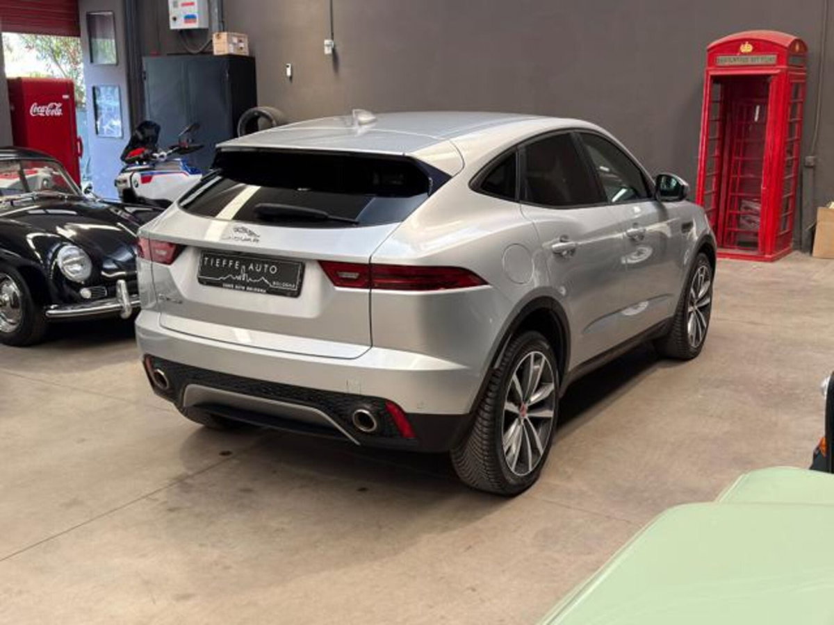 Jaguar E-Pace 2.0D 180 CV AWD aut. R-Dynamic (4)