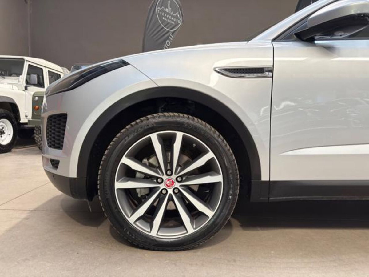 Jaguar E-Pace 2.0D 180 CV AWD aut. R-Dynamic (7)