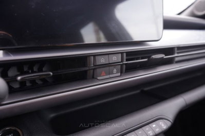 Jeep Avenger 1.2 turbo e-hybrid mhev The North Face 4xe 145cv edct6 (12)