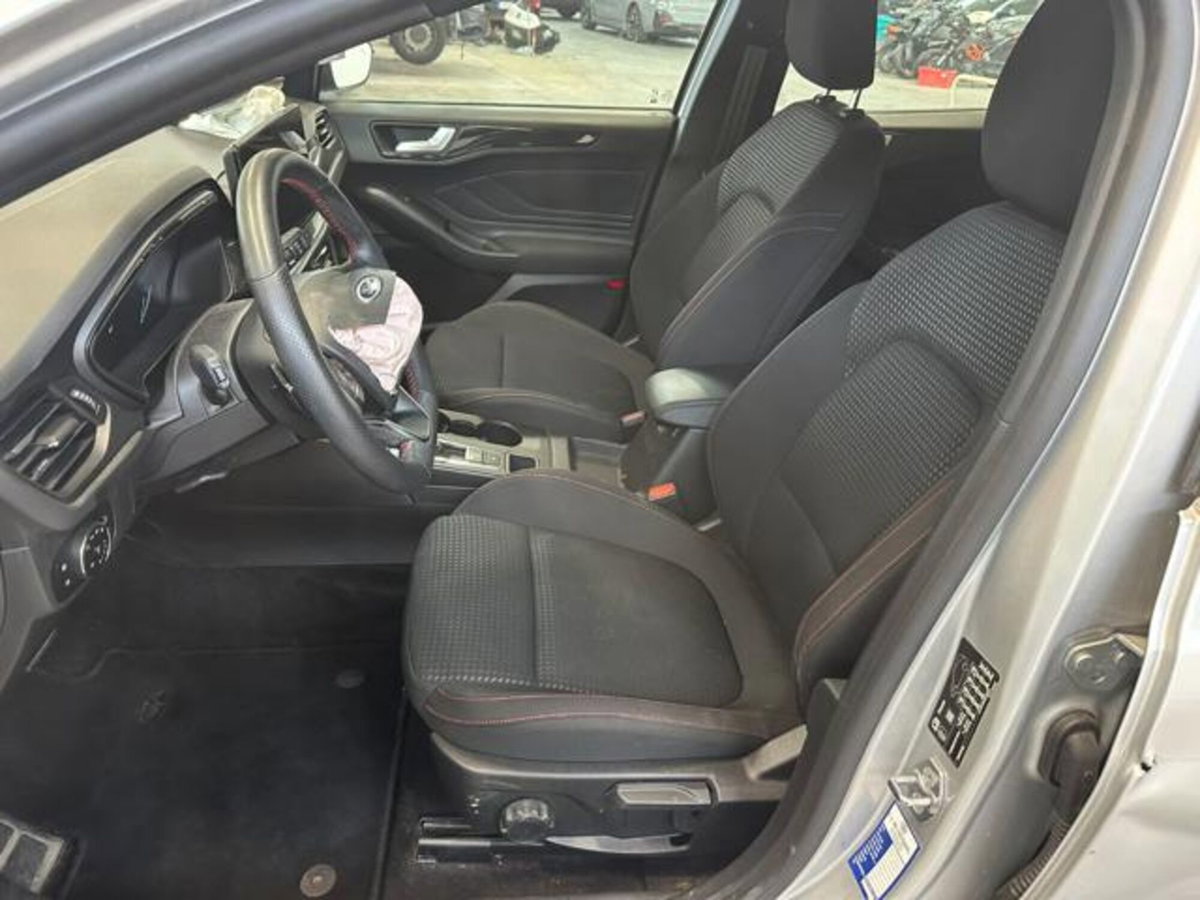 Ford Focus Station Wagon 1.5 EcoBlue 115 CV automatico SW ST-Line Design (11)