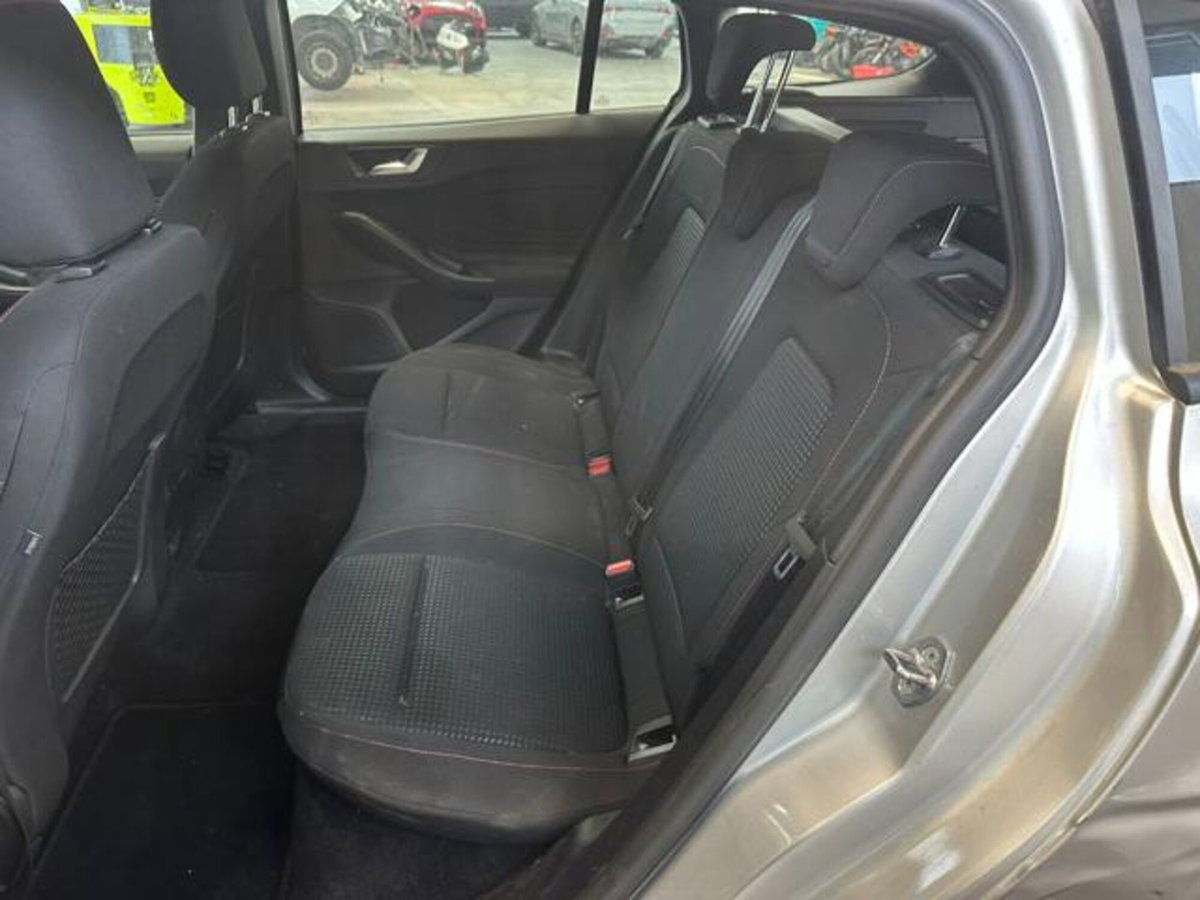 Ford Focus Station Wagon 1.5 EcoBlue 115 CV automatico SW ST-Line Design (12)