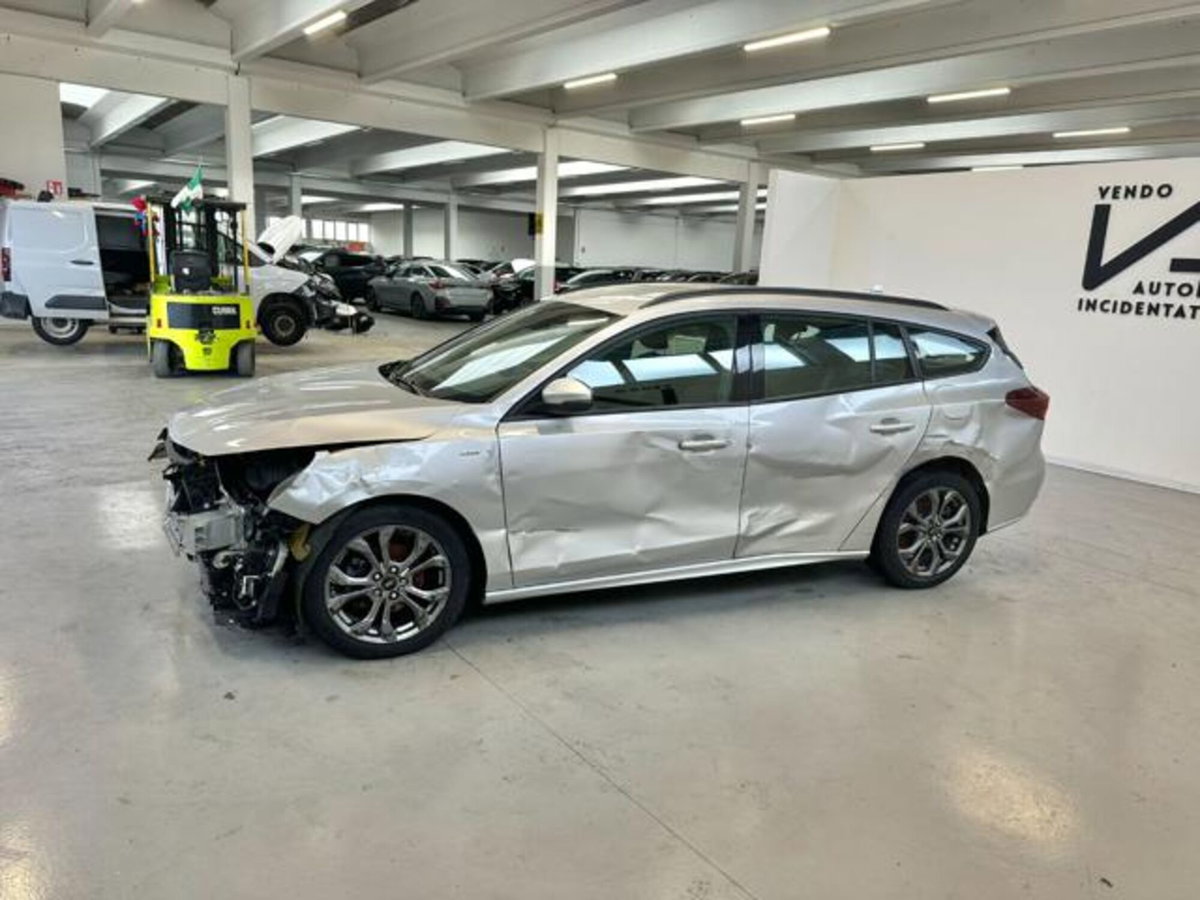 Ford Focus Station Wagon 1.5 EcoBlue 115 CV automatico SW ST-Line Design (4)