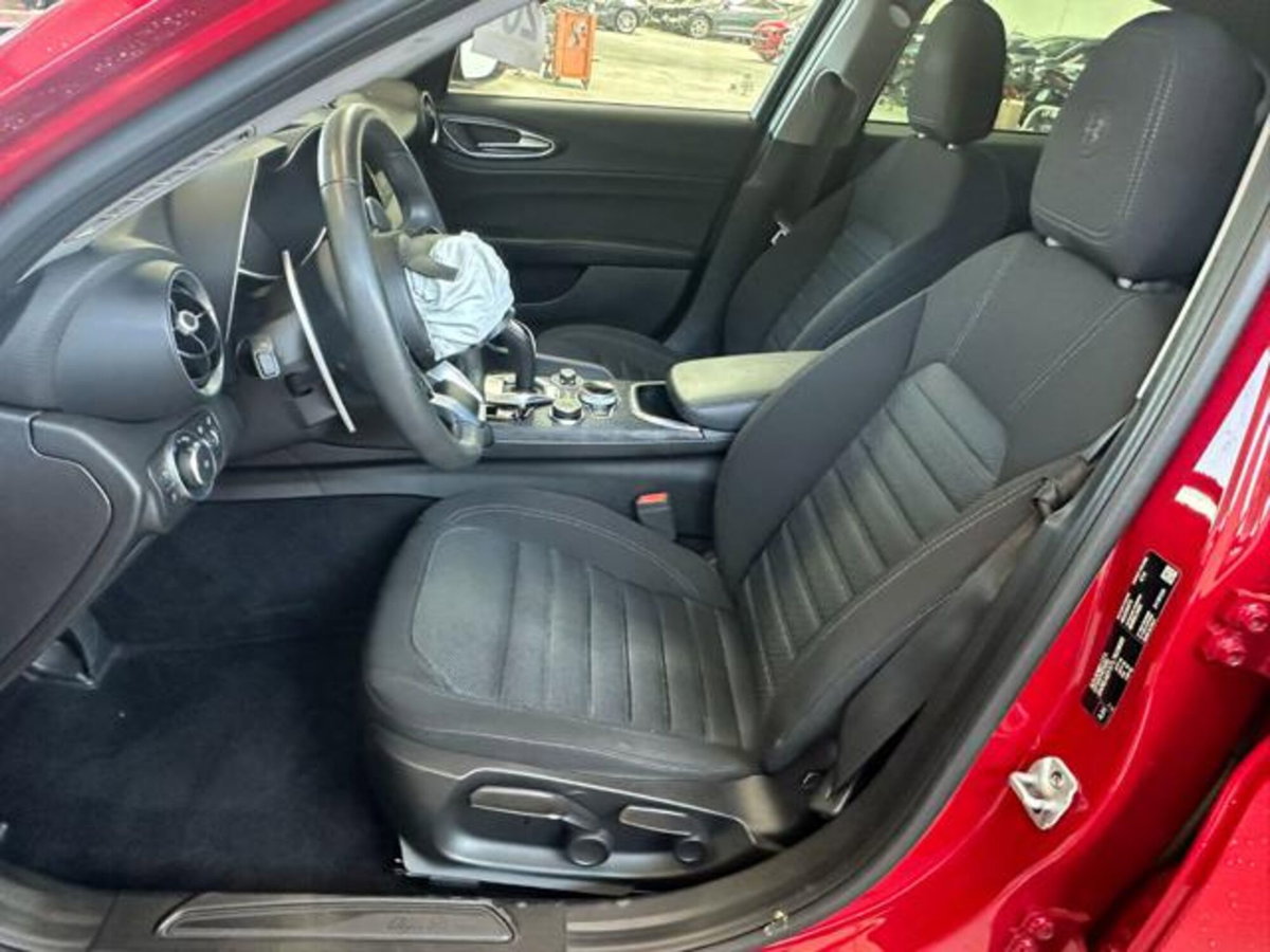 Alfa Romeo Giulia 2.2 Turbodiesel 160 CV AT8 Business (11)