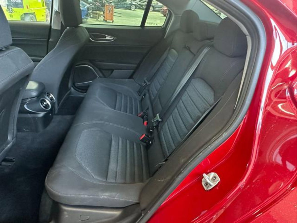Alfa Romeo Giulia 2.2 Turbodiesel 160 CV AT8 Business (12)