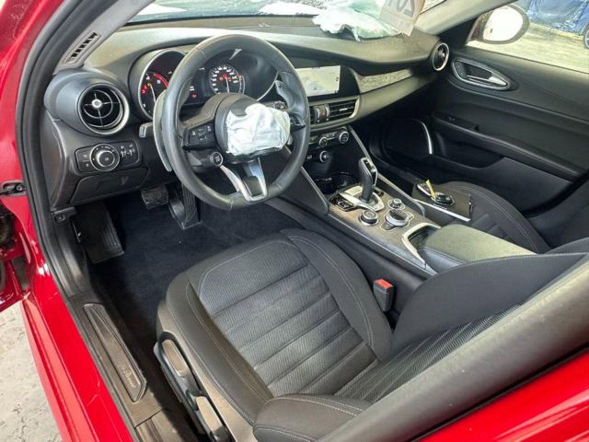 Alfa Romeo Giulia 2.2 Turbodiesel 160 CV AT8 Business (13)