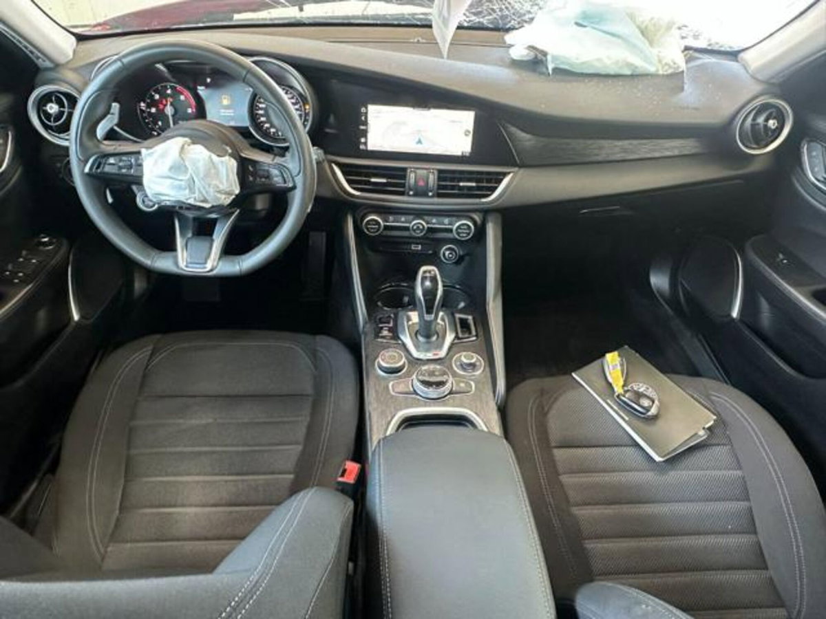Alfa Romeo Giulia 2.2 Turbodiesel 160 CV AT8 Business (14)