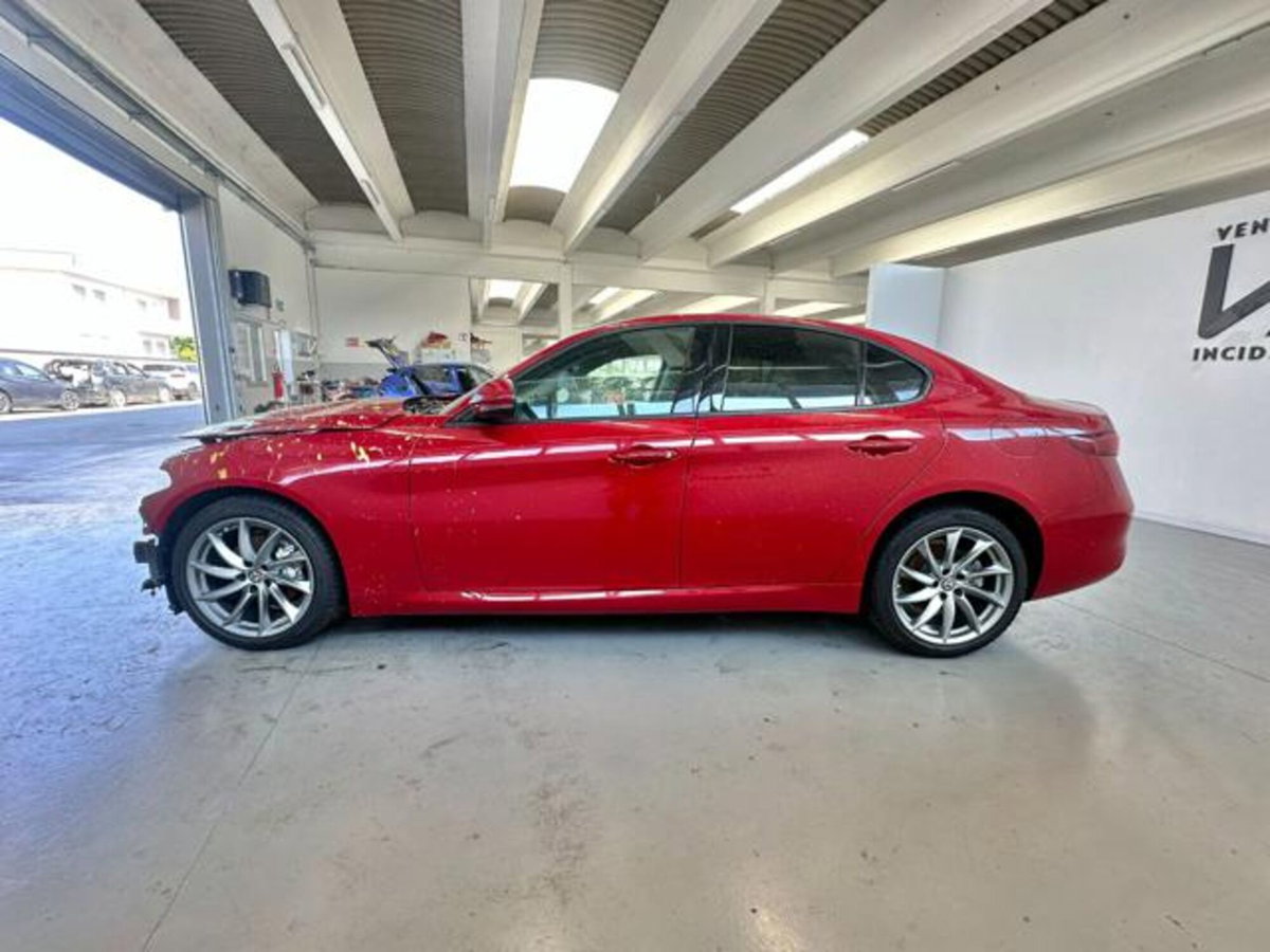 Alfa Romeo Giulia 2.2 Turbodiesel 160 CV AT8 Business (4)