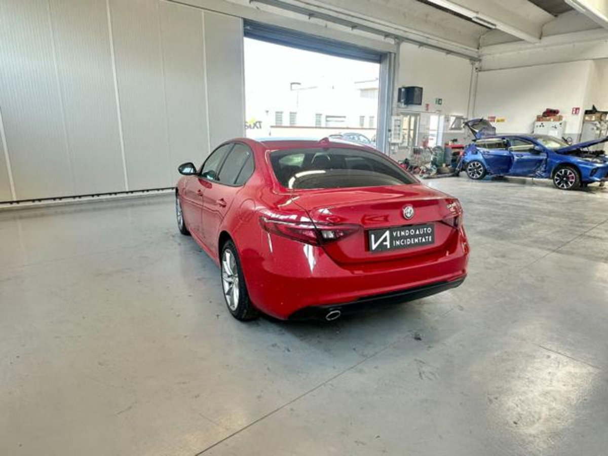 Alfa Romeo Giulia 2.2 Turbodiesel 160 CV AT8 Business (5)