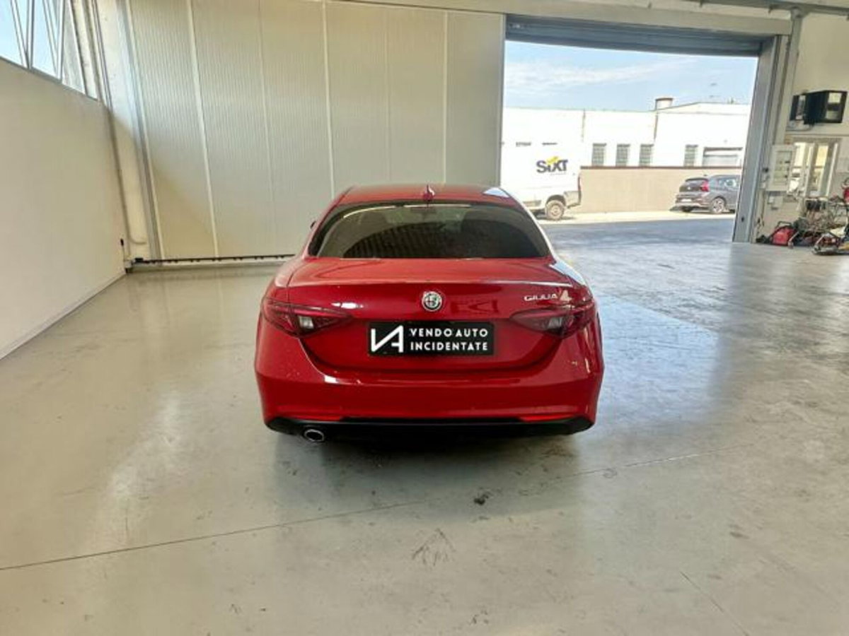 Alfa Romeo Giulia 2.2 Turbodiesel 160 CV AT8 Business (6)