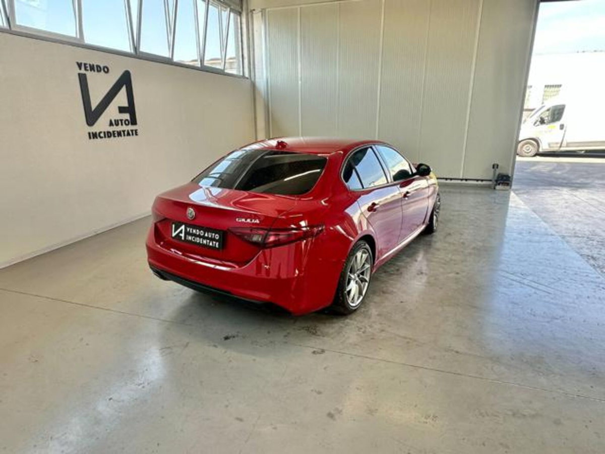 Alfa Romeo Giulia 2.2 Turbodiesel 160 CV AT8 Business (7)