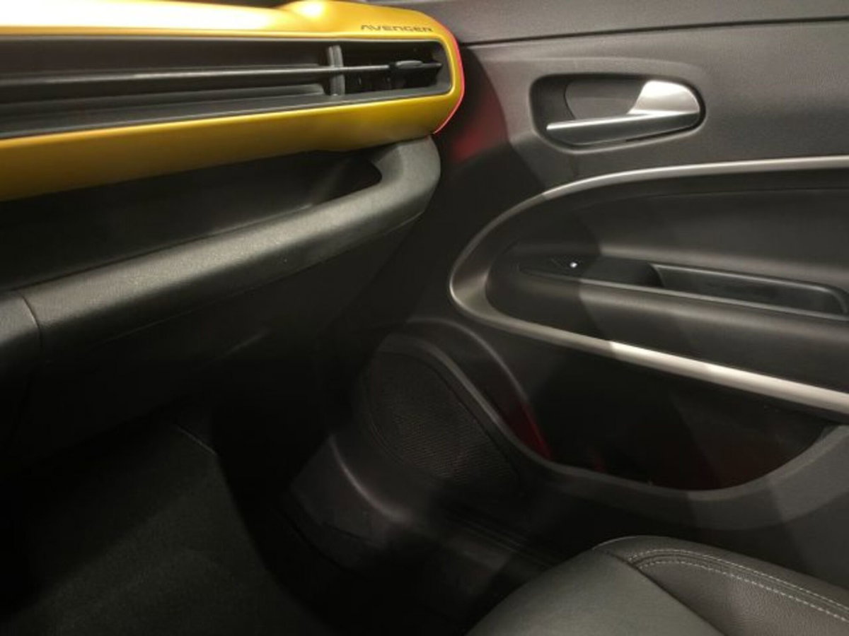 Jeep Avenger 1.2 turbo Summit fwd 100cv (13)