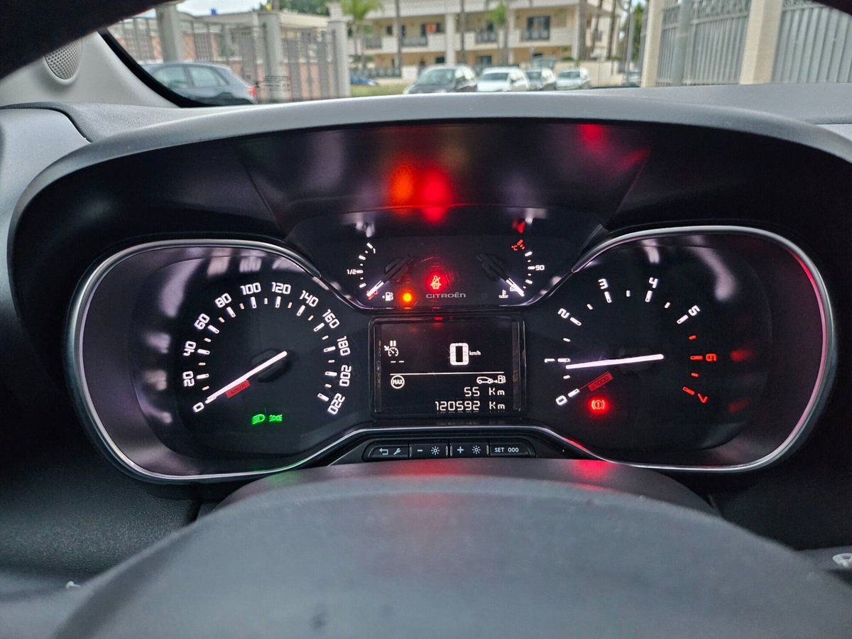 Citroen C3 Aircross BlueHDi 110 S&S Shine Pack (17)