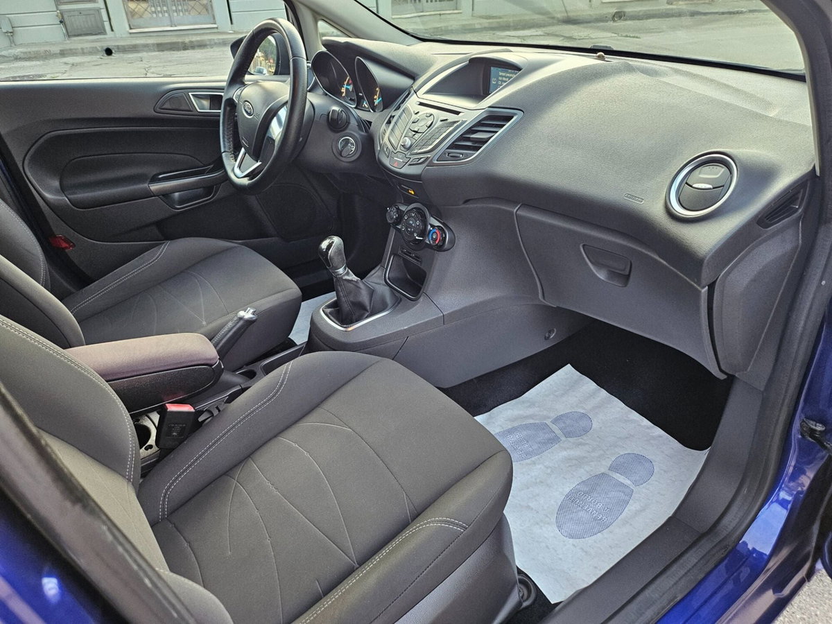 Ford Fiesta 1.5 TDCi 75CV 5 porte (10)
